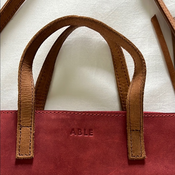 Able Red and Brown Leather Tote Bag with Elegant Design - Picture 2 of 8